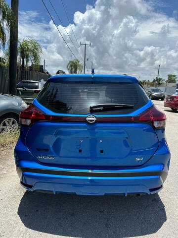 2023 Nissan Kicks SR