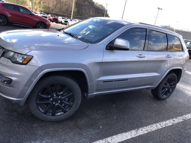 Used 2020 Jeep Grand Cherokee Altitude with VIN 1C4RJFAGXLC250318 for sale in Hazard, KY