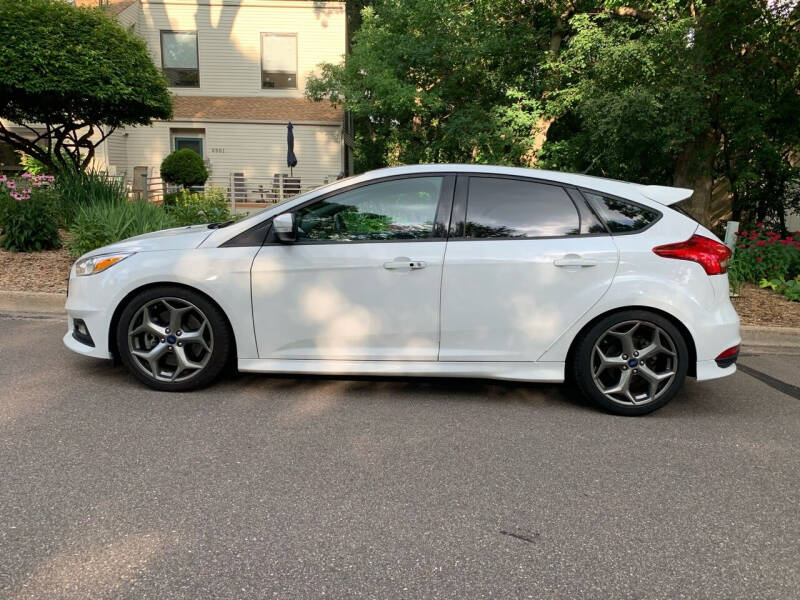 2016 Ford Focus for sale at You Win Auto in Burnsville MN