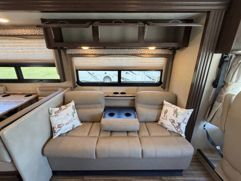 2018 Thor Motor Coach Ace 30.3