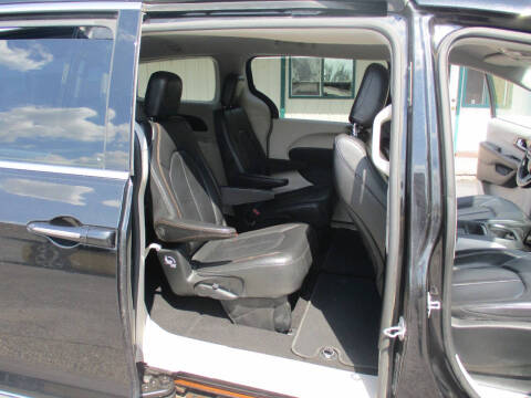 2017 Chrysler Pacifica Touring-L