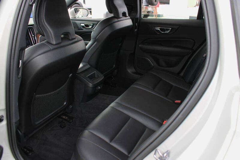 2020 Volvo V60 T5 Momentum