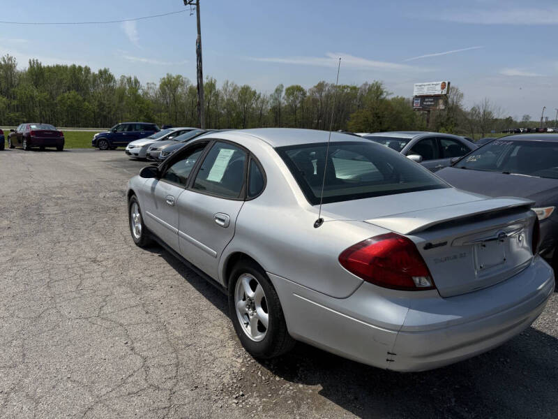 2003 Ford Taurus SE