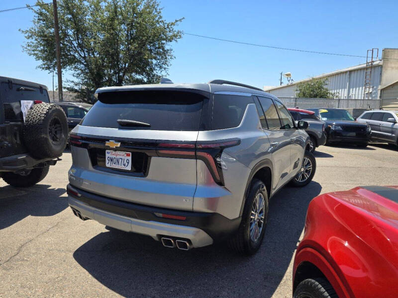 2024 Chevrolet Traverse LT