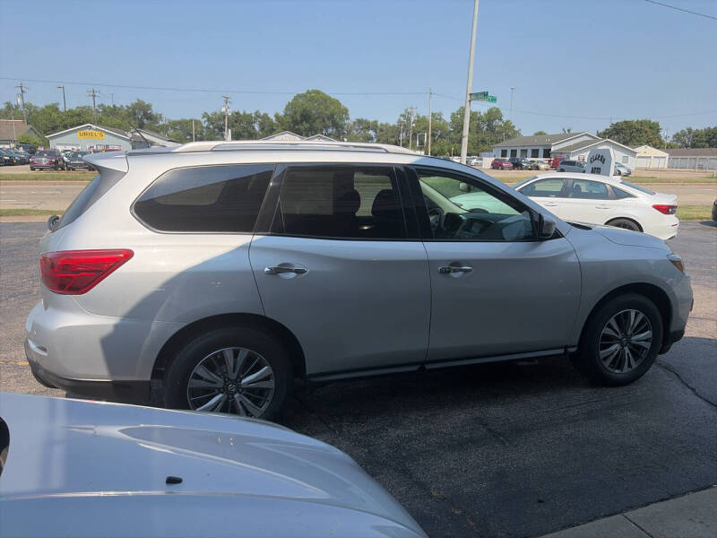 2017 Nissan Pathfinder SL