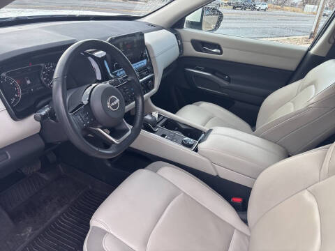 2023 Nissan Pathfinder SL