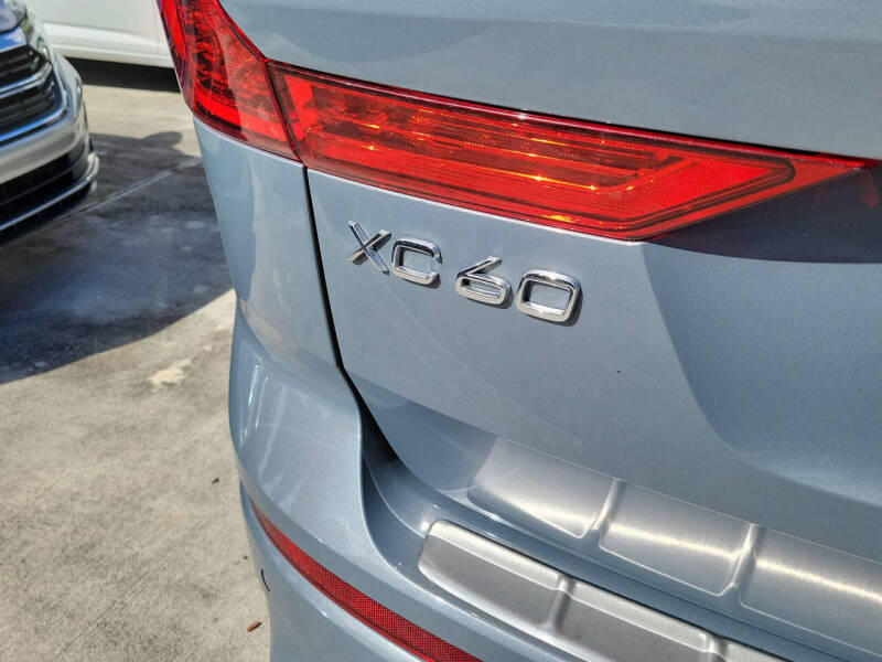 2024 Volvo XC60 B5 Plus Dark Theme