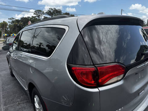 2017 Chrysler Pacifica Touring-L