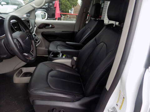 2017 Chrysler Pacifica Touring-L