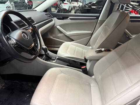 2017 Volkswagen Passat 1.8T R-Line