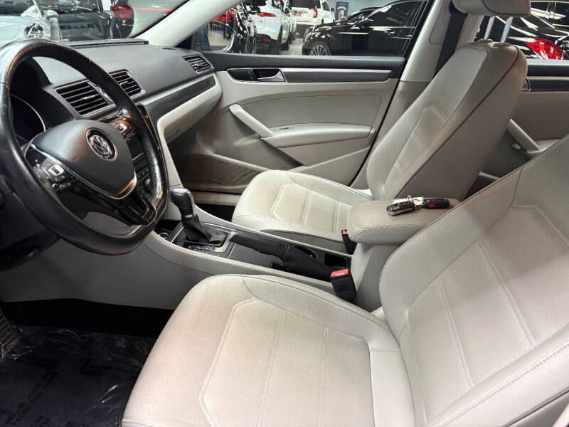 2017 Volkswagen Passat 1.8T R-Line