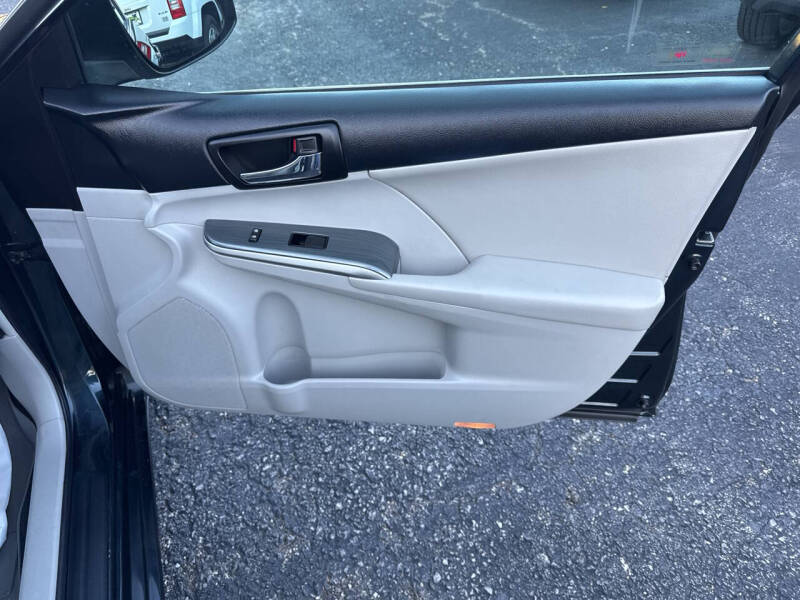 2012 Toyota Camry Hybrid XLE