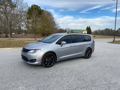 2018 Chrysler Pacifica for sale at GTO United Auto Sales LLC in Lawrenceville GA