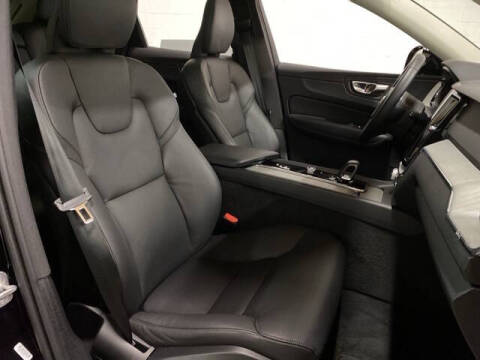 2025 Volvo XC60 B5 Plus Dark Theme