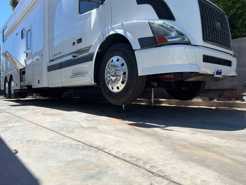 2006 Coach House Volvo VNL