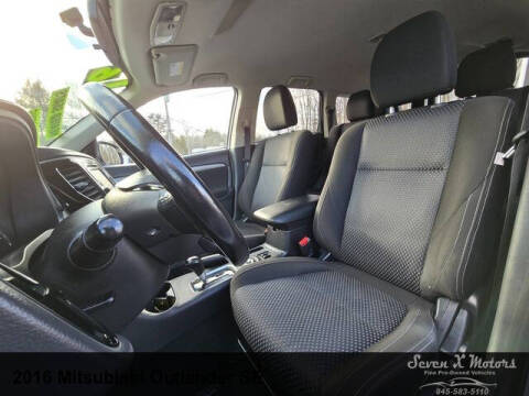 2016 Mitsubishi Outlander SE