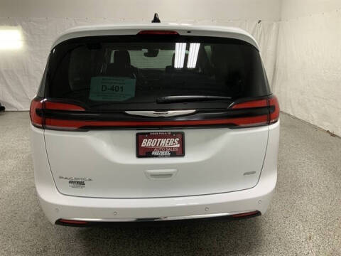 2024 Chrysler Pacifica Touring L