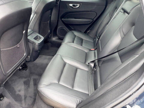 2025 Volvo XC60 B5 Core Dark Theme