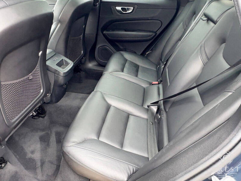 2025 Volvo XC60 B5 Core Dark Theme