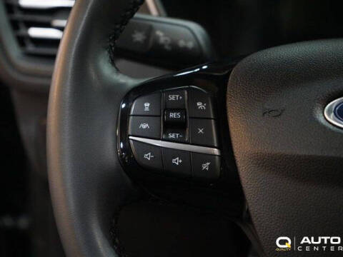 2022 Ford Escape Hybrid Titanium