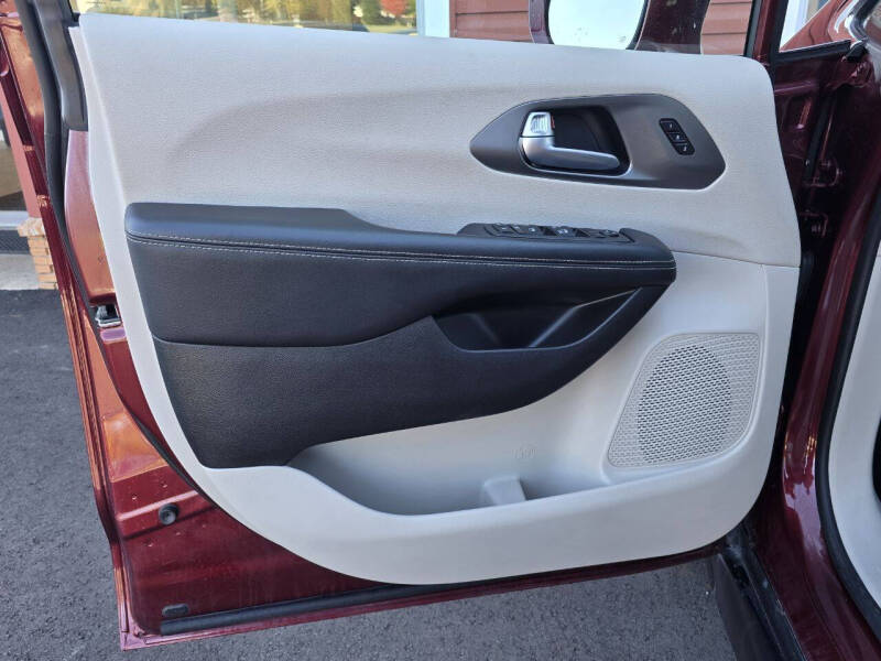 2022 Chrysler Pacifica Touring L