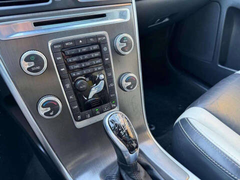 2015 Volvo XC60 T6 Drive-E Platinum