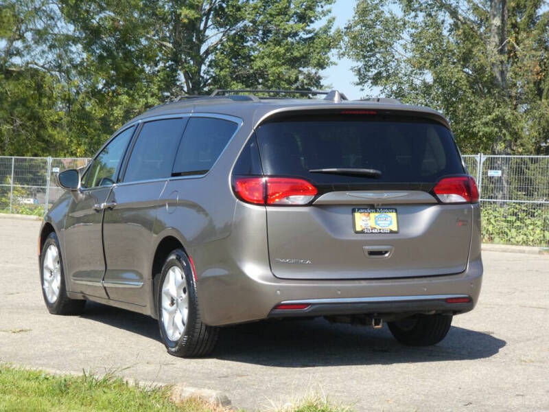 2017 Chrysler Pacifica Touring-L