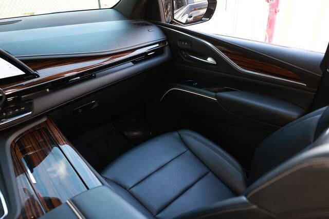 2023 Cadillac Escalade ESV Luxury