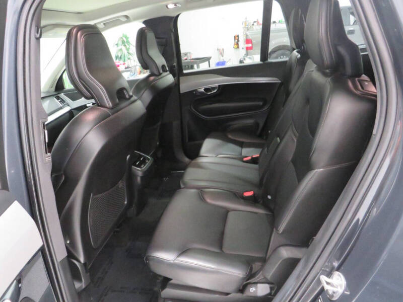 2022 Volvo XC90 T5 Momentum