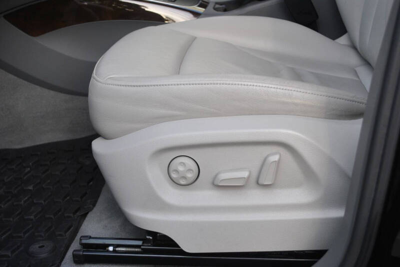 2012 Audi Q5 3.2 quattro Premium Plus