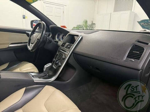 2013 Volvo XC60 T6 R-Design Platinum