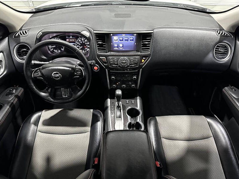 2020 Nissan Pathfinder SV