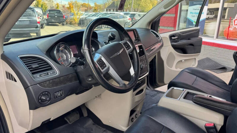 2013 Chrysler Town and Country Touring-L