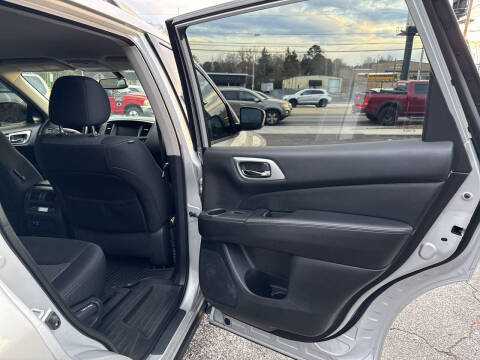 2019 Nissan Pathfinder SV