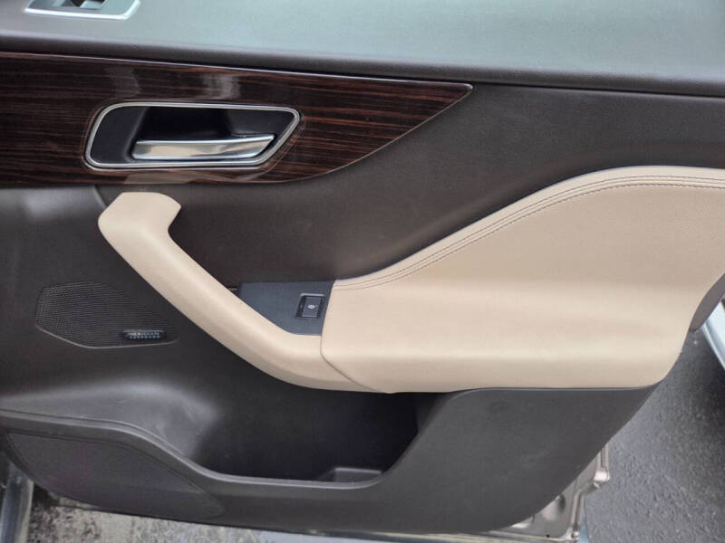 2017 Jaguar F-PACE 35t Prestige