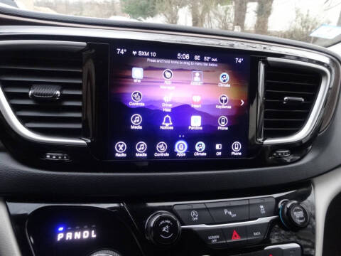 2017 Chrysler Pacifica Touring-L