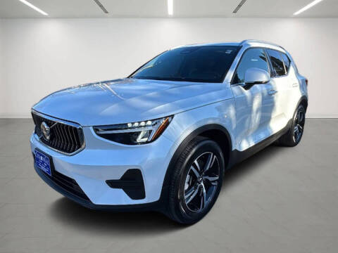 2025 Volvo XC40 B5 Core Bright Theme