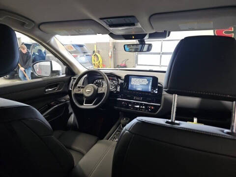 2025 Nissan Pathfinder SL