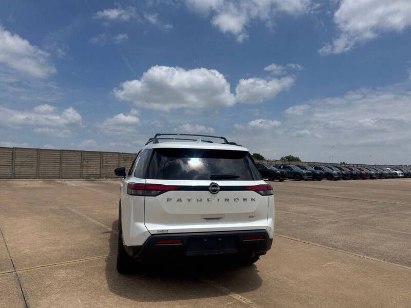 2023 Nissan Pathfinder SV
