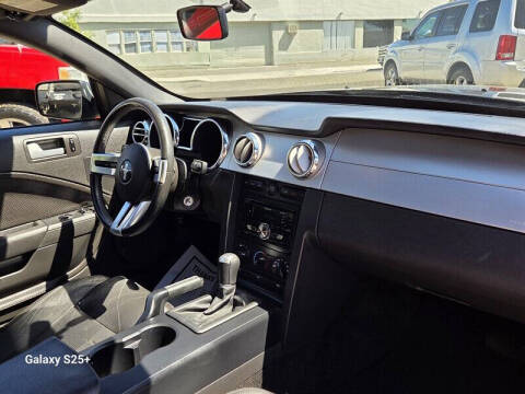 2006 Ford Mustang GT Deluxe