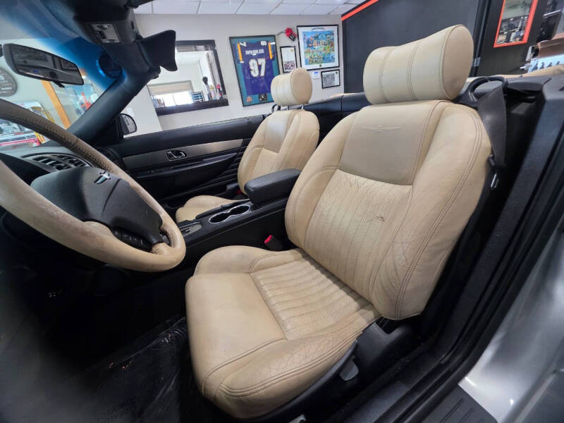 2004 Ford Thunderbird Deluxe