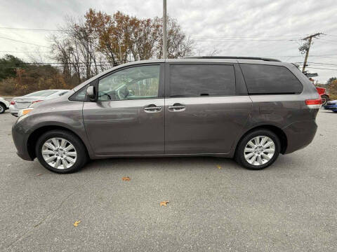 2014 Toyota Sienna XLE 7-Passenger