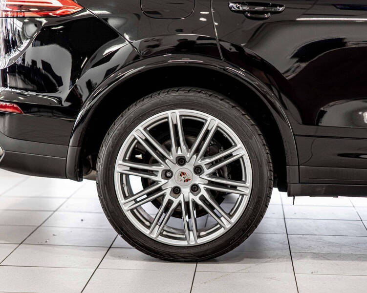 2017 Porsche Cayenne Platinum Edition