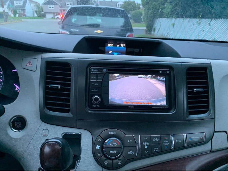 2014 Toyota Sienna XLE 7-Passenger