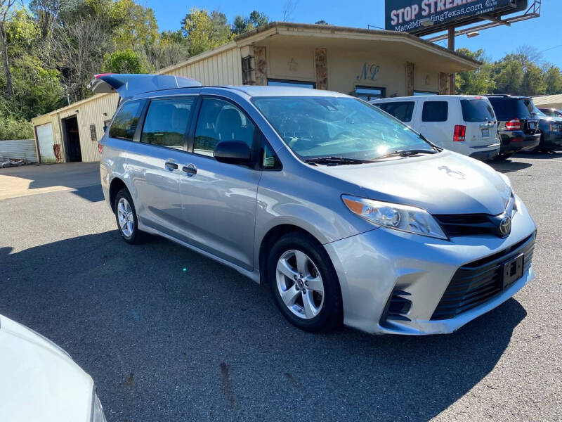 2018 Toyota Sienna L photo 7