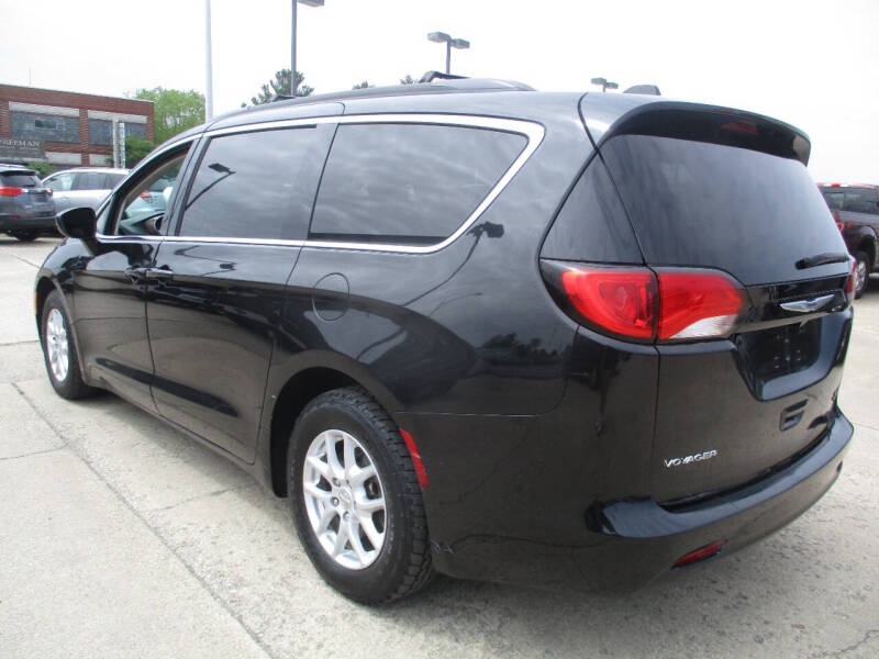 2020 Chrysler Voyager LXi