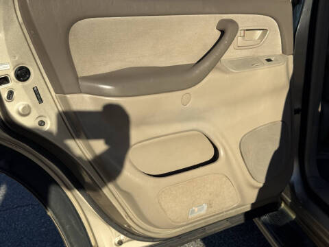 2005 Toyota Sequoia SR5