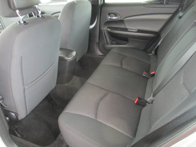 2012 Dodge Avenger SE V6