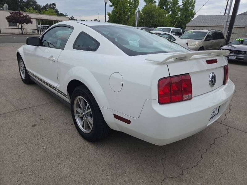 2005 Ford Mustang V6 Premium