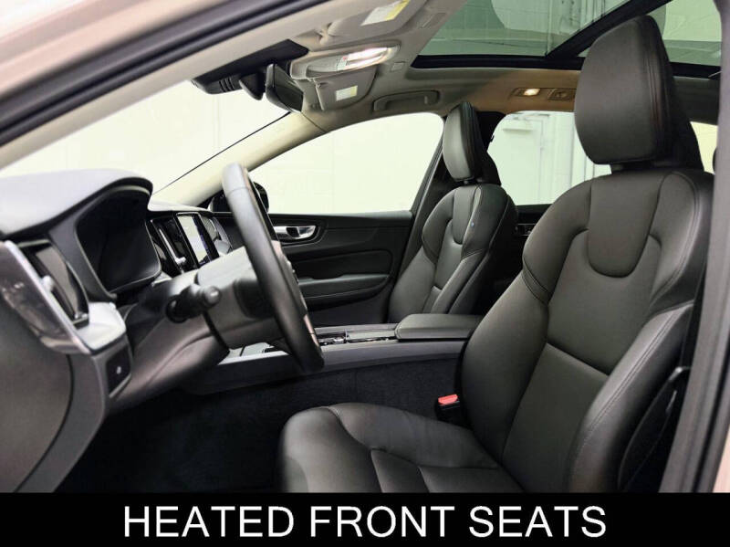 2025 Volvo XC60 B5 Core Dark Theme